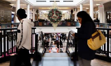 Uncertainty clouds holiday shopping for consumers as inflation takes a toll