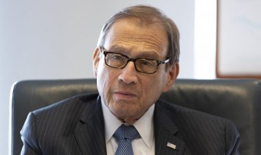 Clintons pay tribute to Neidorff at memorial attended by St. Louis' power players