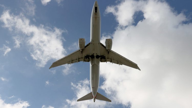 American Airlines expects fourth-quarter profit thanks to strong travel demand