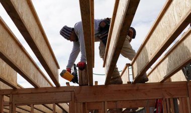 Homebuilders say they're on the edge of a steeper downturn as buyers pull back
