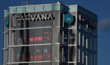 Carvana stock tanks in continued sell-off