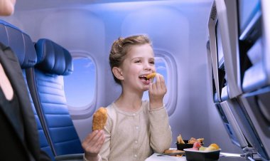 United Airlines is bringing back kids' meals