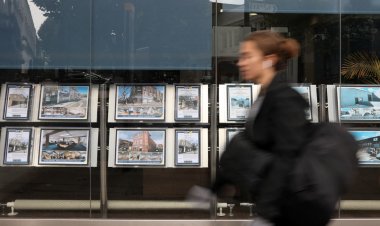 UK property market at risk of major downturn as recession fears loom