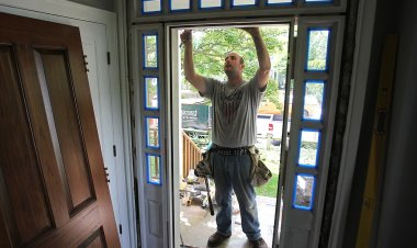 Here's why Home Depot and Lowe's are booming in a housing market bust