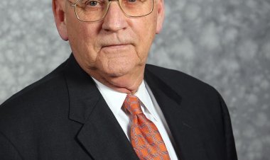 Wayne Hutchens retiring from AT&T chief post