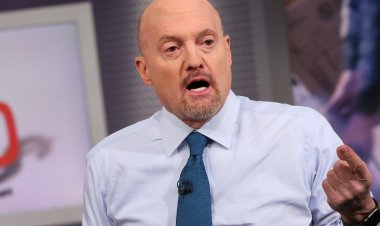 Charts suggest the ‘mother of all buying opportunities’ for oil is coming next month, Cramer says