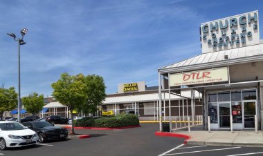 East Baltimore shopping center near Hopkins Hospital sells for $6.5M