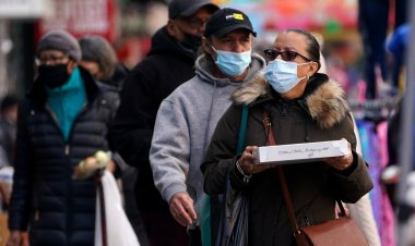 CDC encourages people to wear masks to help prevent spread of Covid, flu and RSV over the holidays