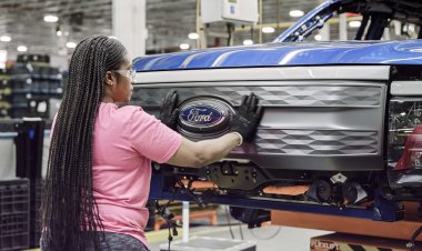 Ford CEO says 65% of U.S. dealers agree to sell EVs under company's investment programs