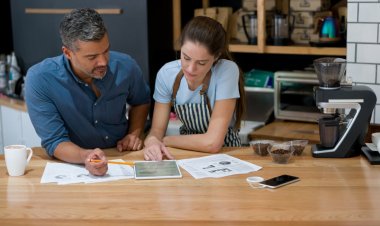 How to manage cash and stay out of debt running a business in a recession