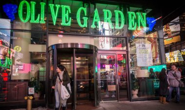 Olive Garden parent company Darden beats estimates, raises outlook