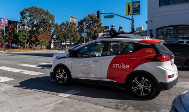 U.S. safety regulators investigating GM's Cruise robotaxis blocking traffic, causing collisions