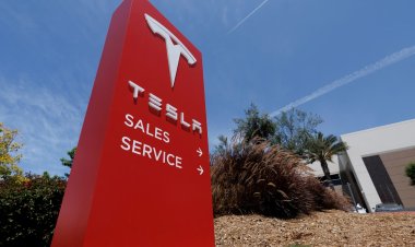 Oppenheimer downgrades Tesla, says Elon Musk's handling of Twitter could hurt electric vehicle maker