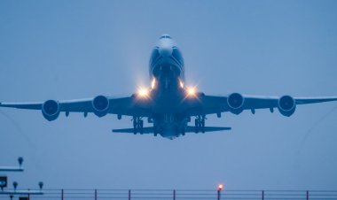 Boeing posts quarterly loss as labor and supply strains overshadow increase in jet demand