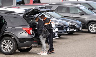 Carmakers face a crossroads as they work to fit auto dealers into their EV plans