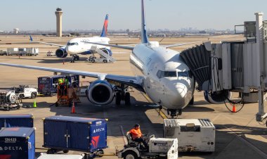 Winter weather disrupts hundreds of flights across Texas