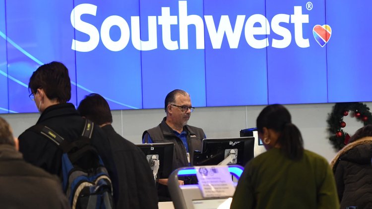 Southwest posts $220 million loss last quarter after holiday meltdown