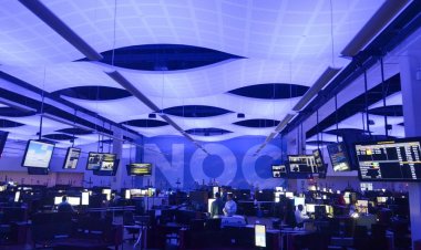 Southwest Airlines dispatchers, facilities maintenance technicians approve new contracts