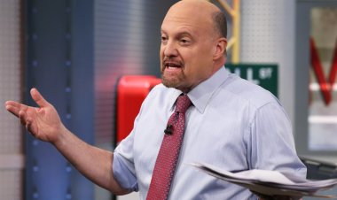 Charts suggest investors should brace themselves for declines in the S&P 500, Cramer says