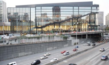 Officer worker foot traffic shows year-over-year improvement as signs of recovery emerge