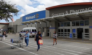 Walmart outlook disappoints Wall Street after strong holiday quarter