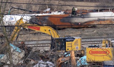 Feds point to overheated wheel bearing in report on Ohio train derailment