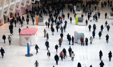 Big city restaurants and bars are missing office workers' spending on Mondays and Fridays