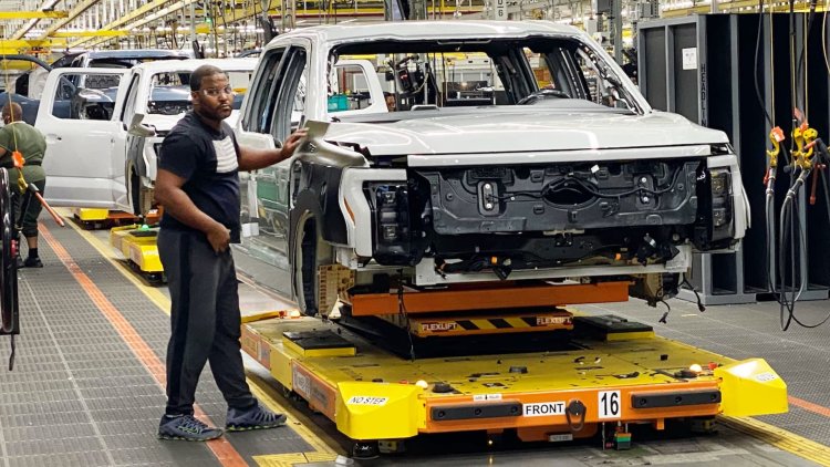 Ford halts production and shipments of its electric F-150 Lightning due to potential battery issue