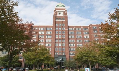 Starbucks HQ workers challenge rushed return-to-office rollout