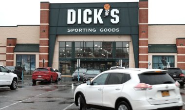 Dick's Sporting Goods smashes same-store sales expectations for holiday quarter