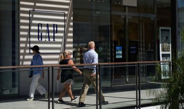 Gap announces big loss, declining sales and executive shakeup