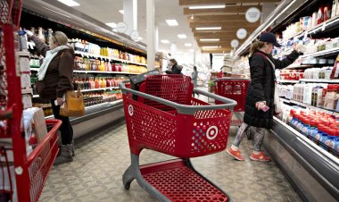 Retailers see a tough year ahead, so they're rolling out the recession playbook