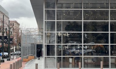 Downtown Portland Apple store begins to take down fence