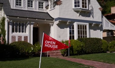 Mortgage demand gets a boost from bank volatility, but it may be short-lived