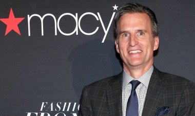 Macy's CEO Jeff Gennette, who's led the company's turnaround effort, will retire next year