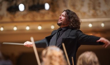 REVIEW: Guest conductor Christian Reif steps in to lead galvanizing Shostakovich with CSO