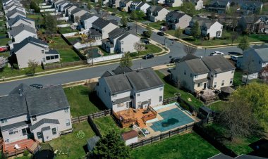 Mortgage demand from homebuyers drops 10% as interest rates jump