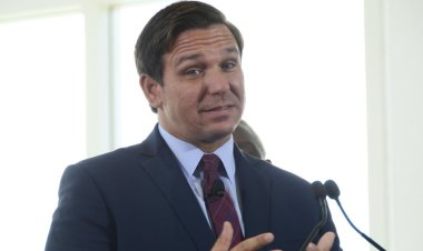 Disney vs. Florida's DeSantis: How will swing voters react to Reedy Creek action?